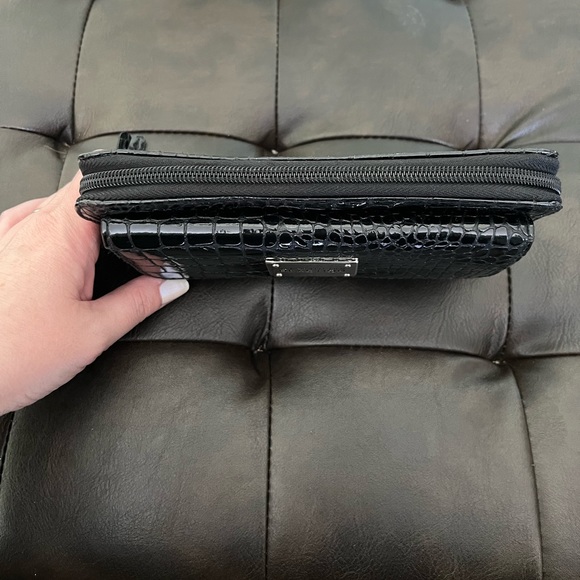 5 for $25. Kenneth Cole wallet - Picture 7 of 8